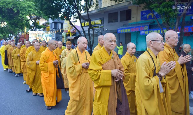 Và ngài là một trong những chứng nhân
