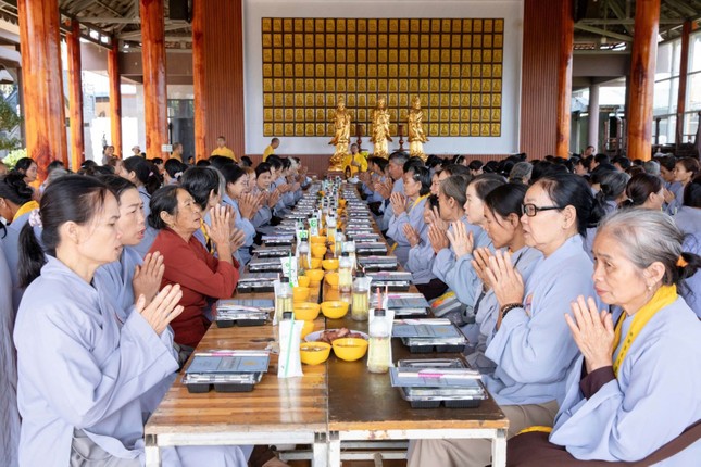 Có hơn 300 Phật tử tham dự khóa tu Có hơn 300 Phật tử tham dự khóa tu