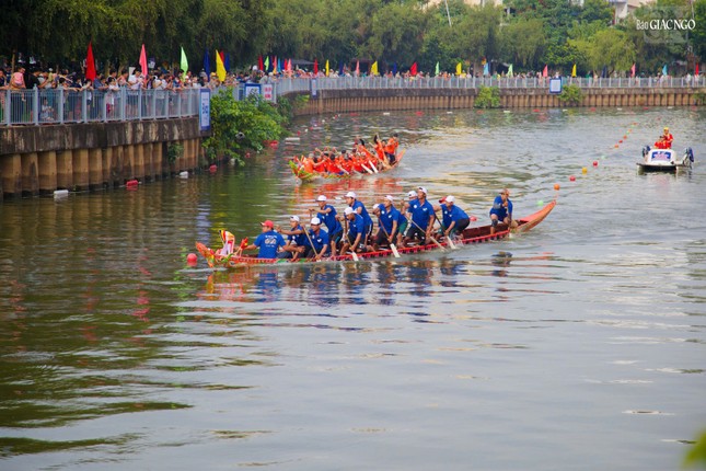 Qua mỗi đường đua, người ta không chỉ thấy được sức mạnh, sự khéo léo của các vận động viên mà còn cảm nhận được tinh thần đoàn kết, tương trợ của cộng đồng