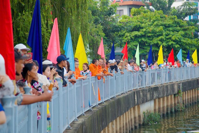 Người dân hai bên bờ kênh Nhiêu Lộc - Thị Nghè (đoạn từ cầu Công Lý đến cầu Lê Văn Sỹ, Q.3)