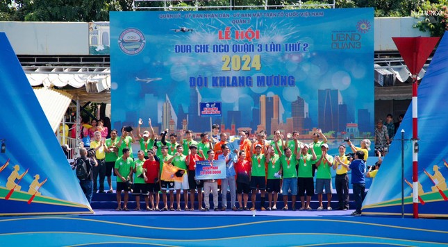 Giải nhì thuộc về đội Đội ghe ngo Khlang Mương (H.Châu Thành, Kiên Giang)