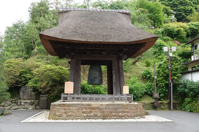 Phạm chung được đặt trong các ngôi chùa, thường là trong một tòa nhà hoặc tòa tháp đặc biệt được gọi là lầu chuông (shōrō, 鐘楼)