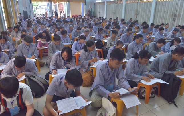Năm nay trên địa bàn Q.10 có nhiều Phật tử trẻ tham gia thi giáo lý Phật tử - Ảnh: Trí Thuận