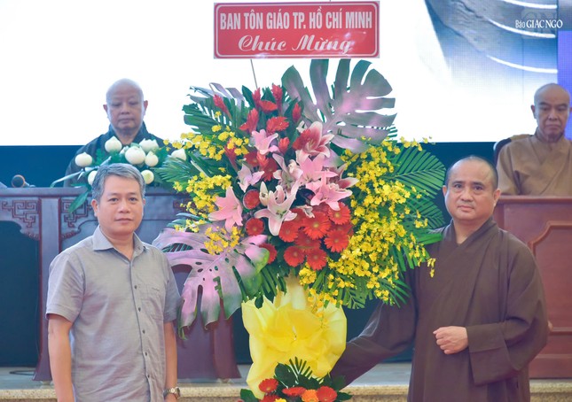 Lẵng hoa chúc mừng của Ban Tôn giáo TP.HCM