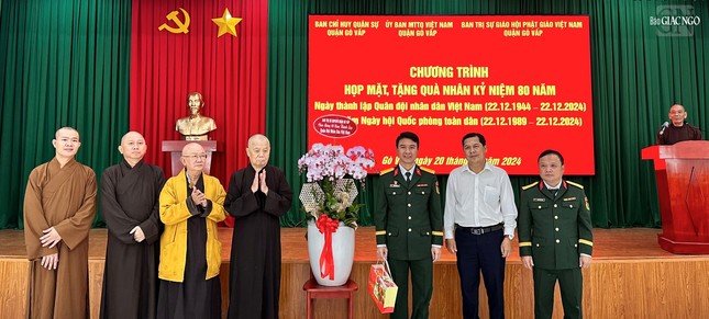 Ban Trị sự GHPGVN Q.Gò Vấp và UBMTTQVN quận chúc mừng Ban Chỉ huy Quân sự quận nhân Kỷ niệm 80 năm Ngày thành lập Quân đội Nhân dân Việt Nam