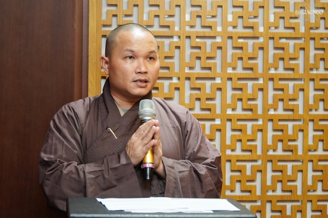 Đại đức Thích Pháp Toàn dẫn chương trình Đại đức Thích Pháp Toàn dẫn chương trình