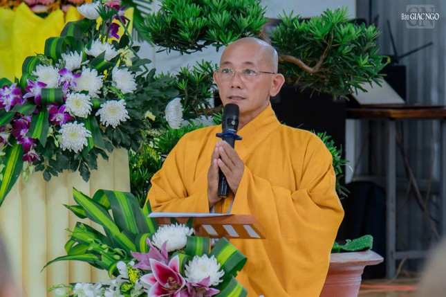 Thượng tọa Thích Tịnh Tâm báo cáo tổng kết hoạt động Phật sự