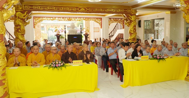 Chư tôn đức Tăng Ni, đại diện chính quyền và Phật tử tham dự Chư tôn đức Tăng Ni, đại diện chính quyền và Phật tử tham dự