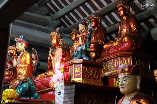 Hiện chùa còn đang lưu giữ 197 di vật, cổ vật gắn với lịch sử hình thành và phát triển, được tạo tác từ nhiều loại chất liệu: gỗ, đá, đồng