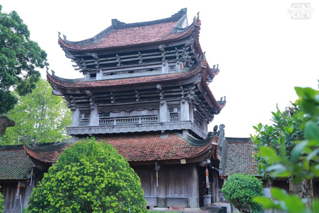 Công trình kiến trúc đặc biệt của chùa Keo là gác chuông, một công trình nghệ thuật bằng gỗ độc đáo, tiêu biểu cho kiến trúc cổ Việt Nam thời Hậu Lê