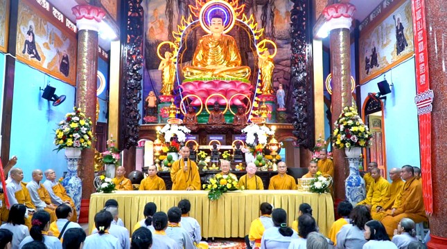 Thượng tọa Thích Minh Quang, Trưởng ban Trị sự GHPGVN Q.1 phát biểu chào mừng