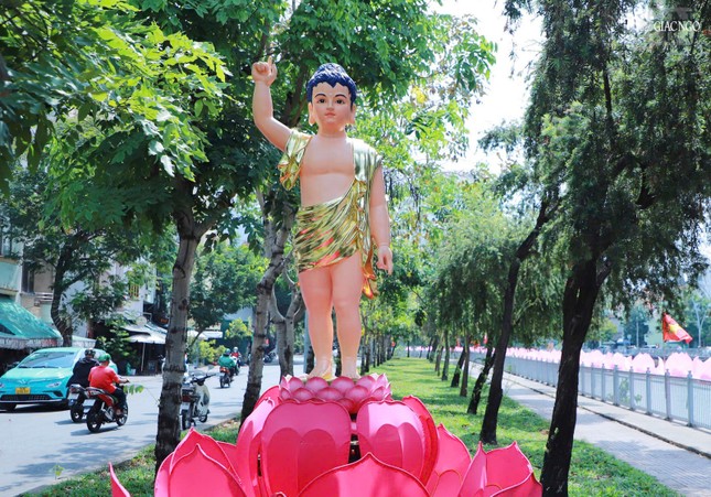 Phật về giữa nhân gian