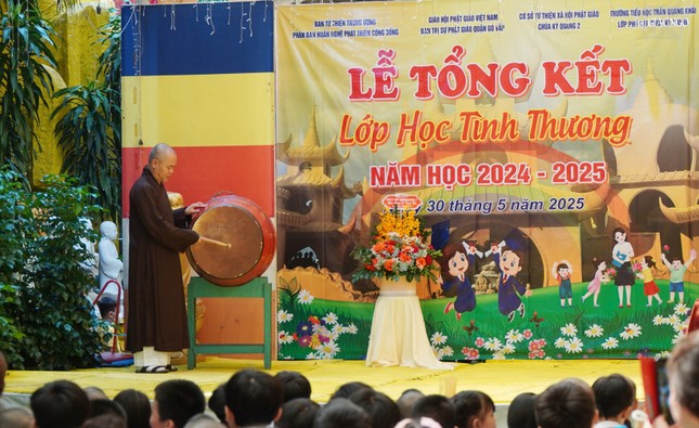 Thượng tọa Thích Quảng Pháp, Phó Trưởng ban Từ thiện xã hội T.Ư, Trưởng Phân ban Từ thiện xã hội - Giáo dục đánh trống kết thúc năm học 2024-2025 Thượng tọa Thích Quảng Pháp, Phó Trưởng ban Từ thiện xã hội T.Ư, Trưởng Phân ban Từ thiện xã hội - Giáo dục đánh trống kết thúc năm học 2024-2025