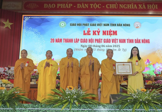 Ban Trị sự GHPGVN tỉnh Đắk Nông nhận Bằng khen của Ủy ban Nhân dân tỉnh Đắk Nông