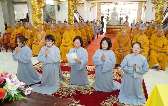 Phật tử phát nguyện hộ trì ba tháng an cư của chư Tăng tại trường hạ chùa Hưng Phước Phật tử phát nguyện hộ trì ba tháng an cư của chư Tăng tại trường hạ chùa Hưng Phước