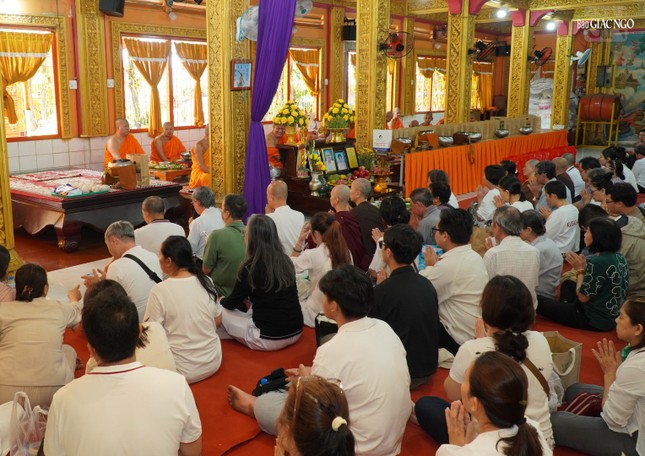 Khóa lễ cúng dường trai Tăng hồi hướng phước báu đến cửu huyền thất tổ