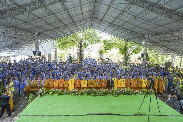 Có gần 700 tu sinh tham dự khóa tu