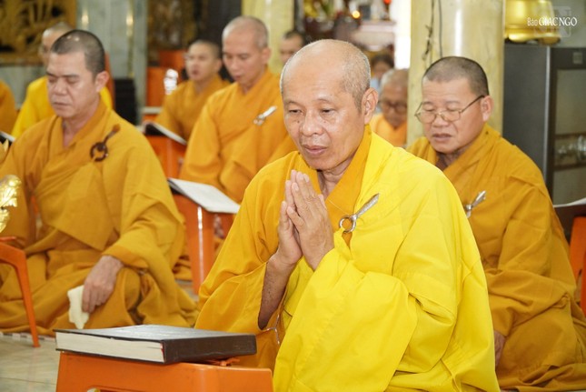 Trong ba tháng hạ, hành giả nơi trường hạ sẽ lần lượt tụng các bộ kinh: Từ bi Thủy sám, Lương hoàng sám, Pháp hoa và kinh Vu lan - Báo hiếu