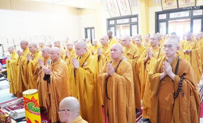 Chư hành giả an cư và môn đồ đệ tử dâng lời tác bạch