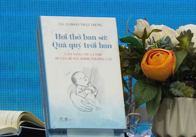 Sách "Hơi thở ban sơ: Quà quý trời ban” Sách "Hơi thở ban sơ: Quà quý trời ban”