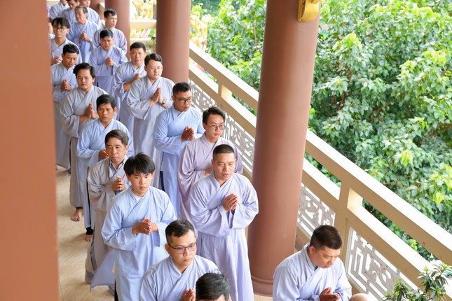 Gần 130 huynh trưởng tham gia tu Bát quan trai tại chùa Thiên Chánh