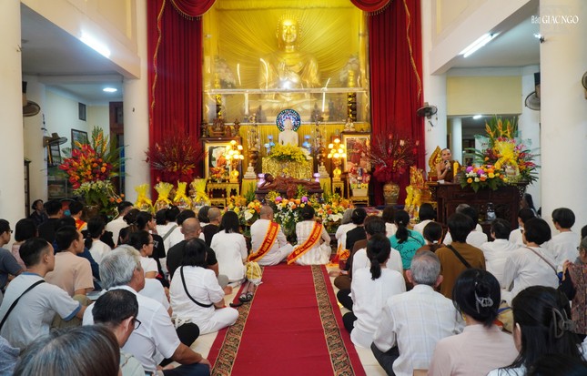 Phật tử nghe pháp