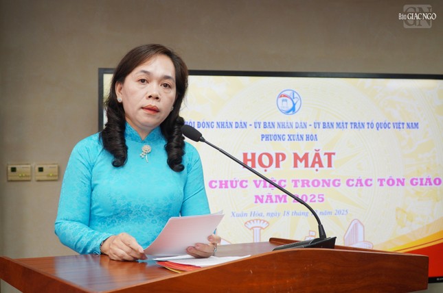 Bà Nguyễn Thanh Xuân, Thành ủy viên TP.HCM, Bí thư Đảng ủy, Chủ tịch Hội đồng Nhân dân P.Xuân Hòa phát biểu khai mạc buổi họp mặt Bà Nguyễn Thanh Xuân, Thành ủy viên TP.HCM, Bí thư Đảng ủy, Chủ tịch Hội đồng Nhân dân P.Xuân Hòa phát biểu khai mạc buổi họp mặt