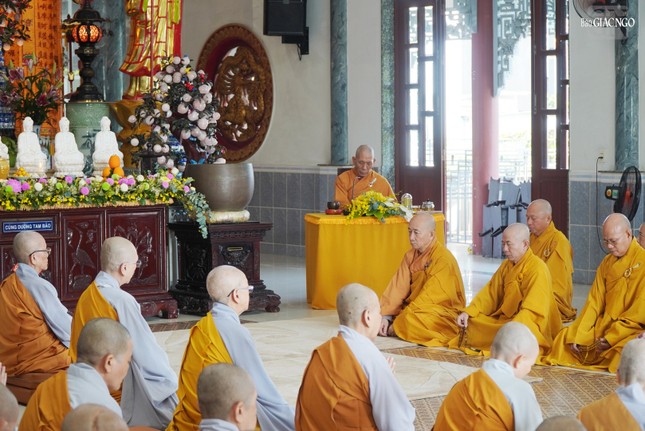 Lắng nghe giới Bồ-tát