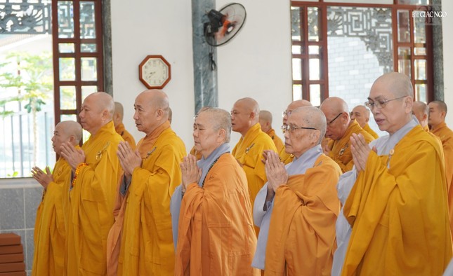 Trang nghiêm khóa lễ