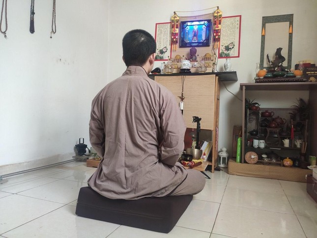 Tháng ngày ở Sài Gòn, mùa Vu lan, anh Trần Quốc Tuấn đã hướng về mẹ, gửi niệm chúc lành qua những thời kinh báo hiếu