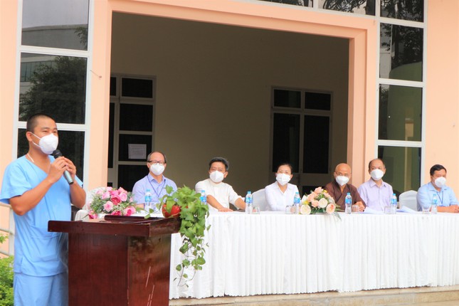 Phật tử Hoàng Đăng Khoa đại diện tình nguyện viên phát biểu Phật tử Hoàng Đăng Khoa đại diện tình nguyện viên phát biểu