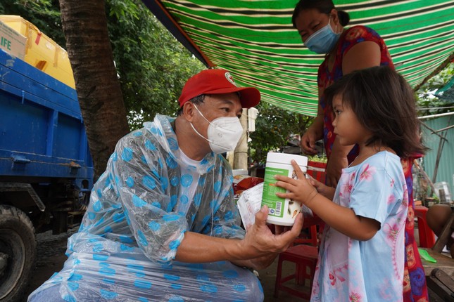 Tiếp nối yêu thương gửi đến em. Ảnh: Như Danh - Báo Giác Ngộ Tiếp nối yêu thương gửi đến em. Ảnh: Như Danh - Báo Giác Ngộ