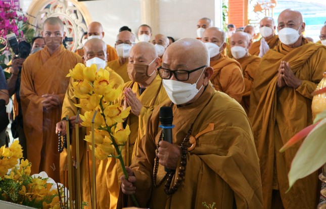 Hòa thượng Thích Như Tín tuyên pháp ngữ