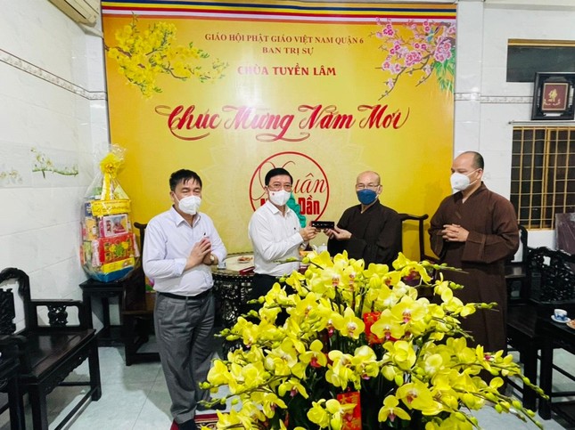 Thượng tọa Thích Thiện Nghĩa đón tiếp phái đoàn tại chùa Tuyền Lâm - văn phòng Ban Trị sự Phật giáo quận 6 Thượng tọa Thích Thiện Nghĩa đón tiếp phái đoàn tại chùa Tuyền Lâm - văn phòng Ban Trị sự Phật giáo quận 6