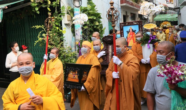 Linh mô, y bát rời Giác linh đường Linh mô, y bát rời Giác linh đường