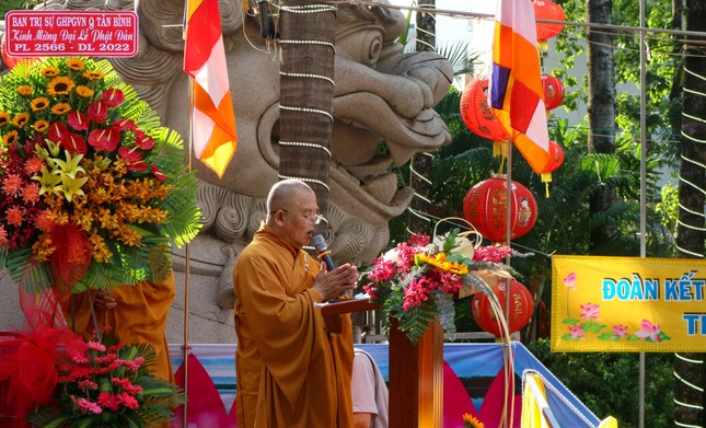 Hòa thượng Thích Thiện Hòa, Trưởng ban Trị sự Phật giáo quận Tân Phú cung tuyên Thông điệp Đại lễ Phật đản của Đức Quyền Pháp chủ GHPGVN