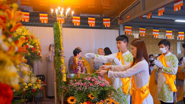 Trang nghiêm lễ Tắm Phật Trang nghiêm lễ Tắm Phật