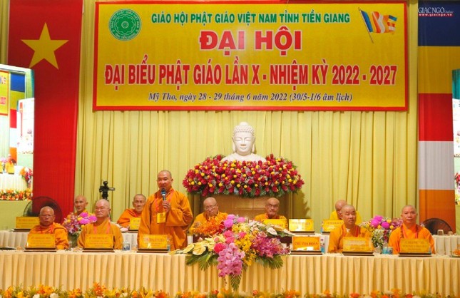 Thượng tọa Thích Phước Nguyên góp ý Ban Tổ chức đại hội