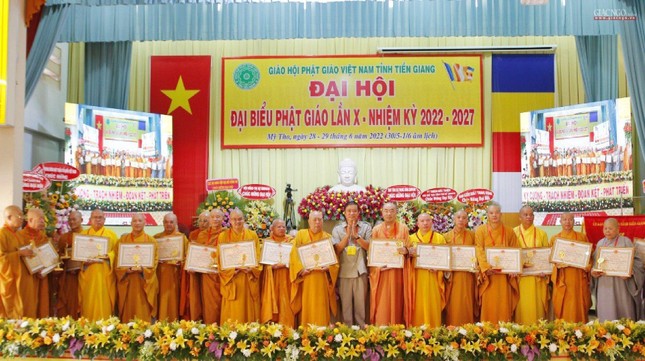 Thành viên Ban Trị sự Phật giáo tỉnh Tiền Giang khóa IX đón nhận nhiều Bằng khen thưởng Thành viên Ban Trị sự Phật giáo tỉnh Tiền Giang khóa IX đón nhận nhiều Bằng khen thưởng