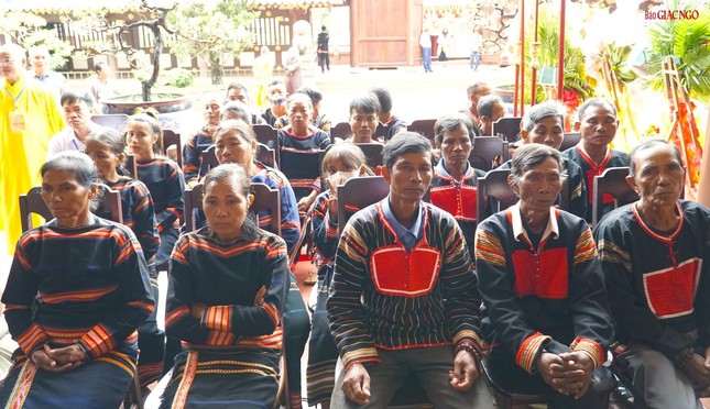 Đồng bào dân tộc tham dự đại hội