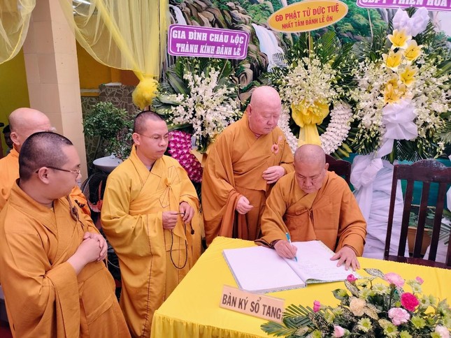 Ký sổ tang lưu niệm