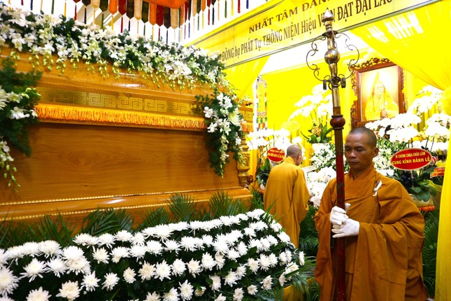 Hữu nhiễu kim quan