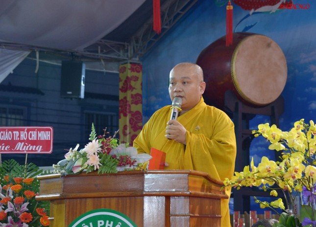 Thượng tọa Thích Trung Nguyện công bố quyết định Ban Trị sự GHPGVN TP