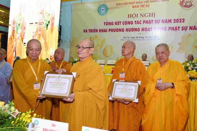 Hòa thượng Thích Thích Nhựt Hỷ trao Bằng tuyên dương công đức