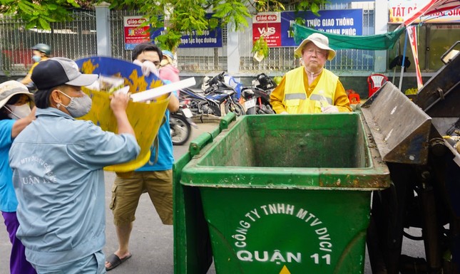 Chùa Liên Hoa vệ sinh các con đường ở P.8, Q.11