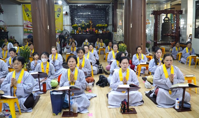 Phật tử trì kinh Pháp hoa Phật tử trì kinh Pháp hoa