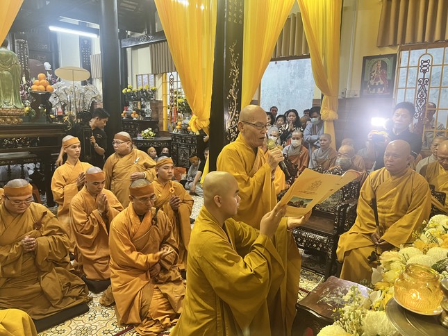 Hòa thượng Thích Thiện Nghĩa đọc điếu văn tưởng niệm