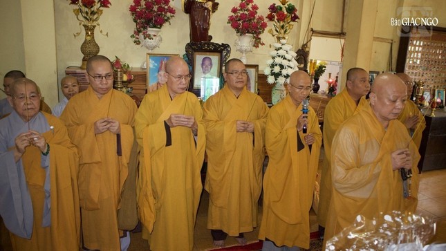 Chư tôn đức niêm hương tưởng niệm Giác linh Thượng tọa Thích Giác Huệ Chư tôn đức niêm hương tưởng niệm Giác linh Thượng tọa Thích Giác Huệ