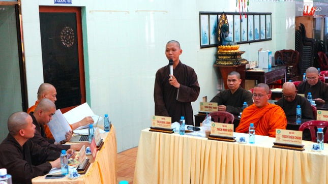 Đại đức Thích Minh Chánh báo cáo về công tác thông tin, truyền thông Đại đức Thích Minh Chánh báo cáo về công tác thông tin, truyền thông