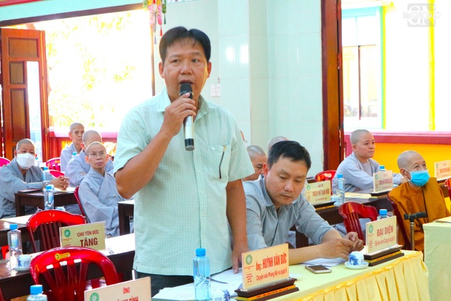 Ông Huỳnh Văn Đức ý kiến tại phiên họp Ông Huỳnh Văn Đức ý kiến tại phiên họp